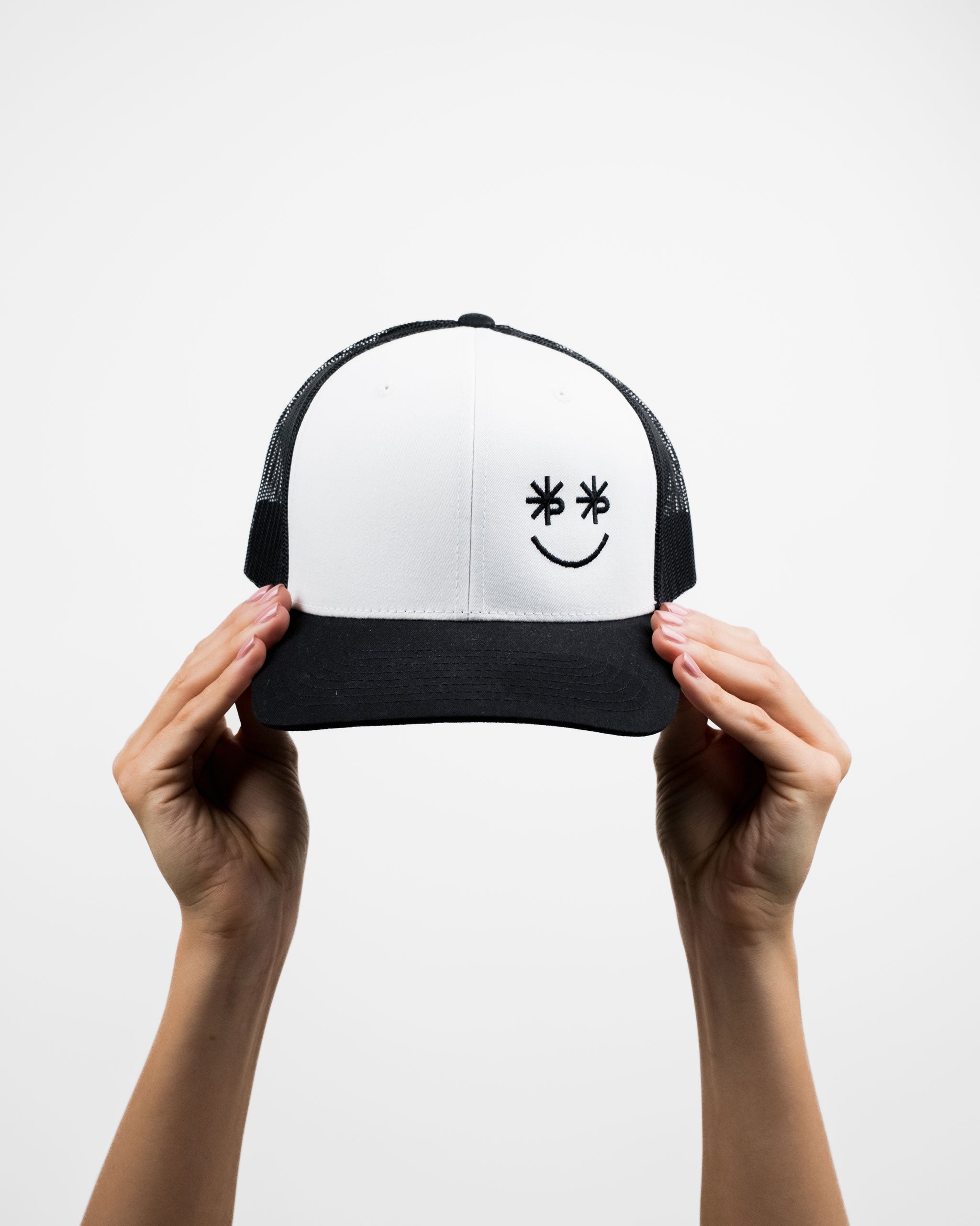 Valge nokamüts võrguga